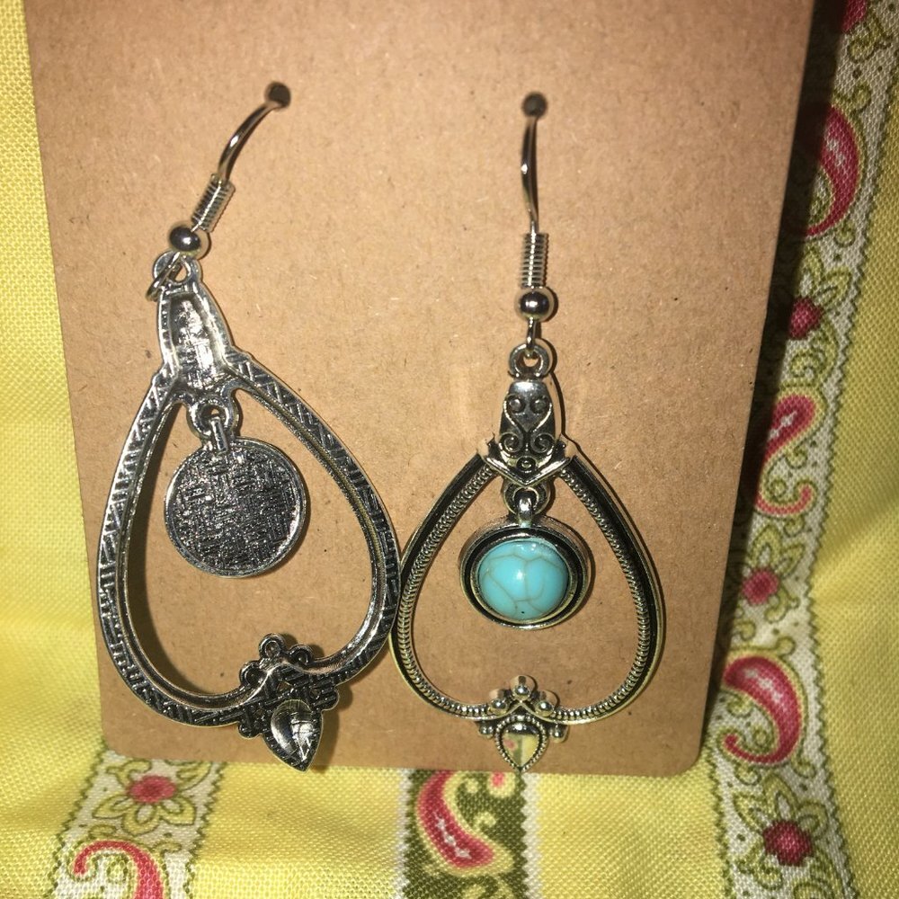 Vintage Inverted Heart Bohemian Blue Stone Drop Earring NWOT - Picture 3 of 6